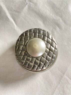 Seagull Pewter Woven Pearl Center Brooch with trinket box base